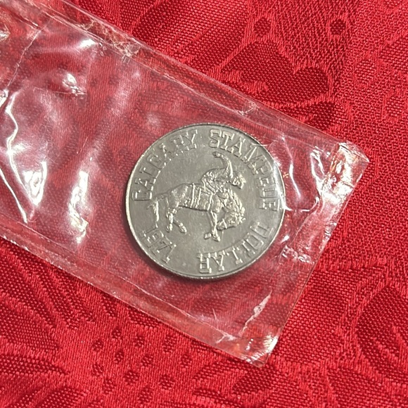 Calgary Stampede Dollar 1971 Collector Coin - Picture 3 of 6